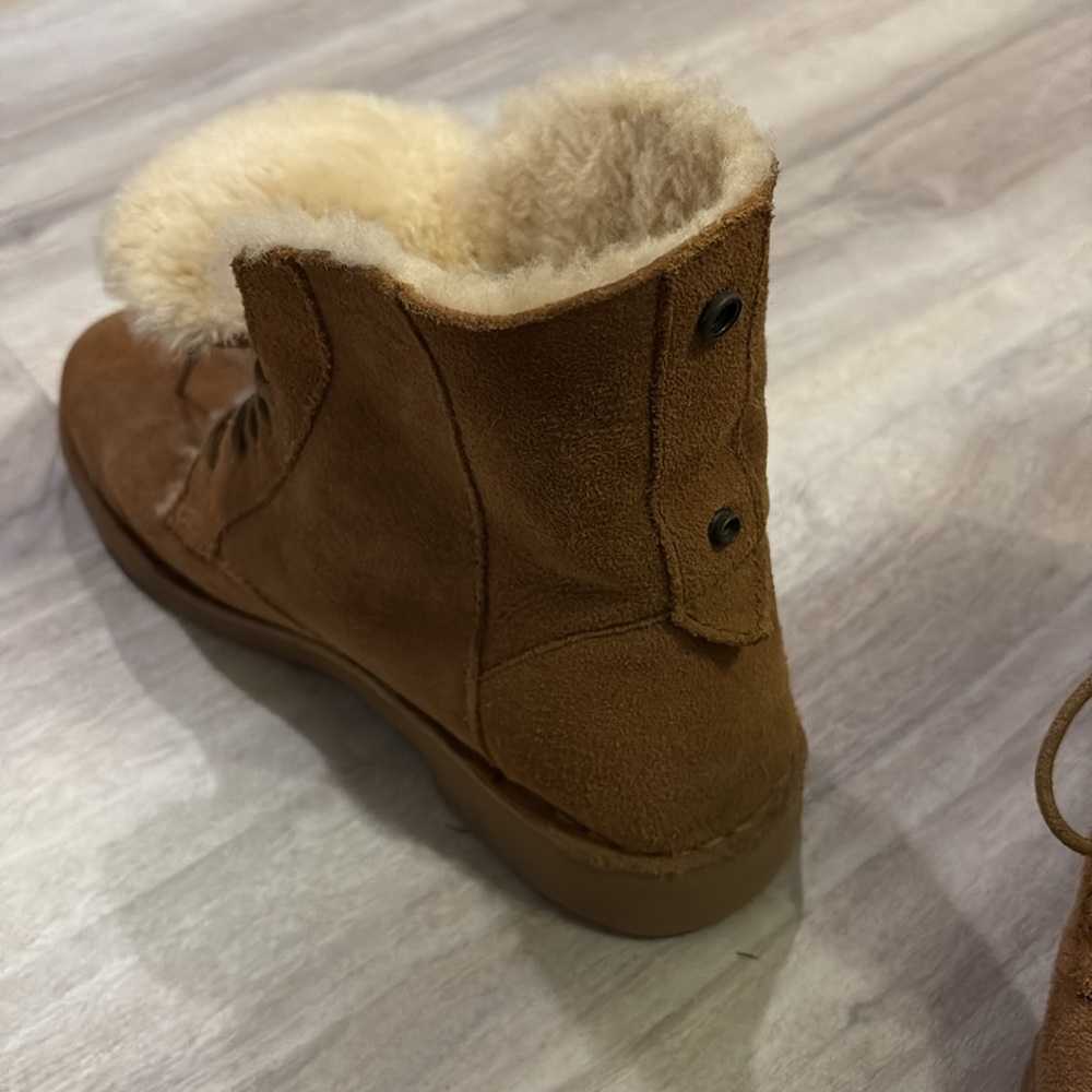 UGG Chestnut Boots with Cream Fur - Picture 5 of 5